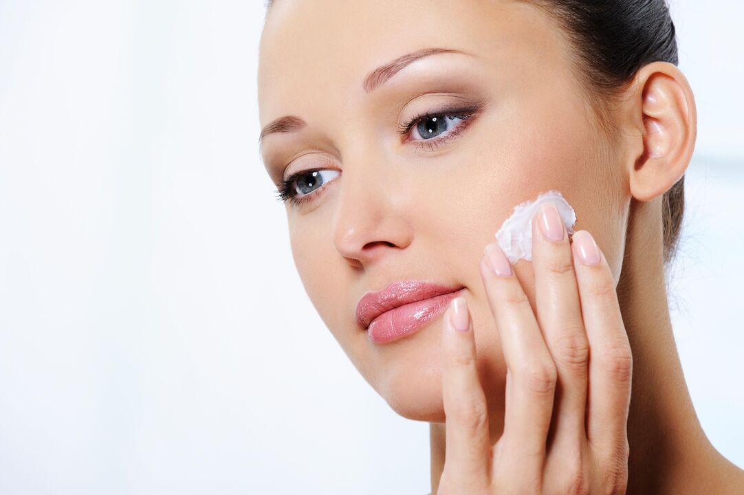 Apply Eudalie from wrinkle cream